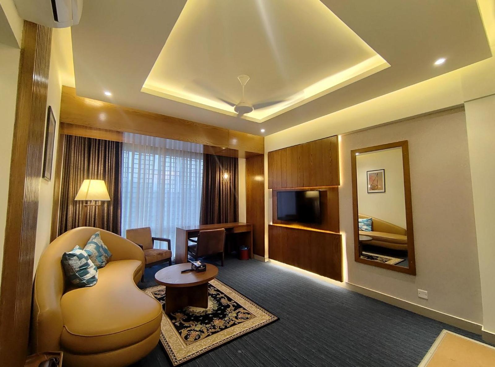 Hotel Royal Cox'S Bazar Extérieur photo